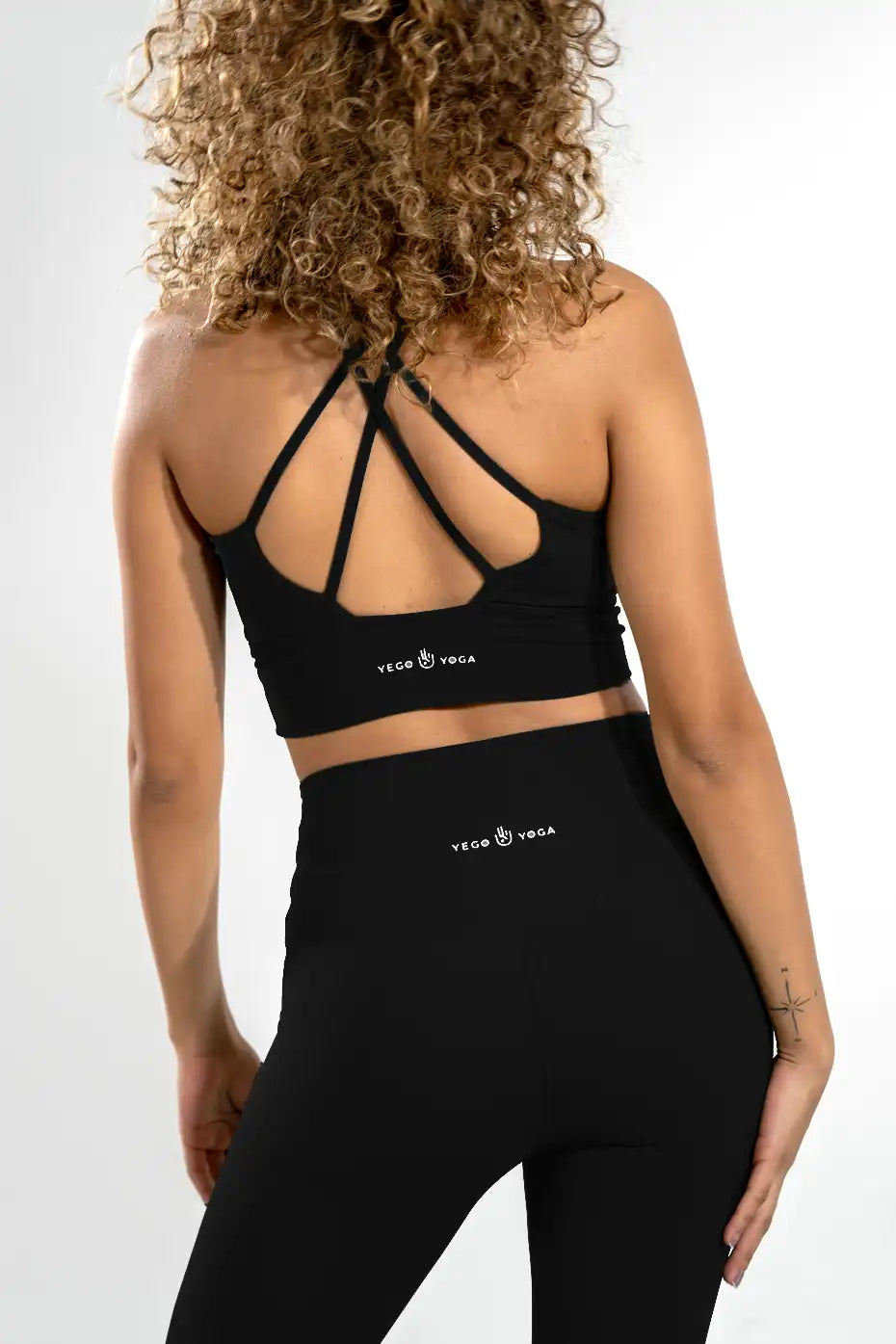 Conjunto Deportivo Negro Espalda Cruzada