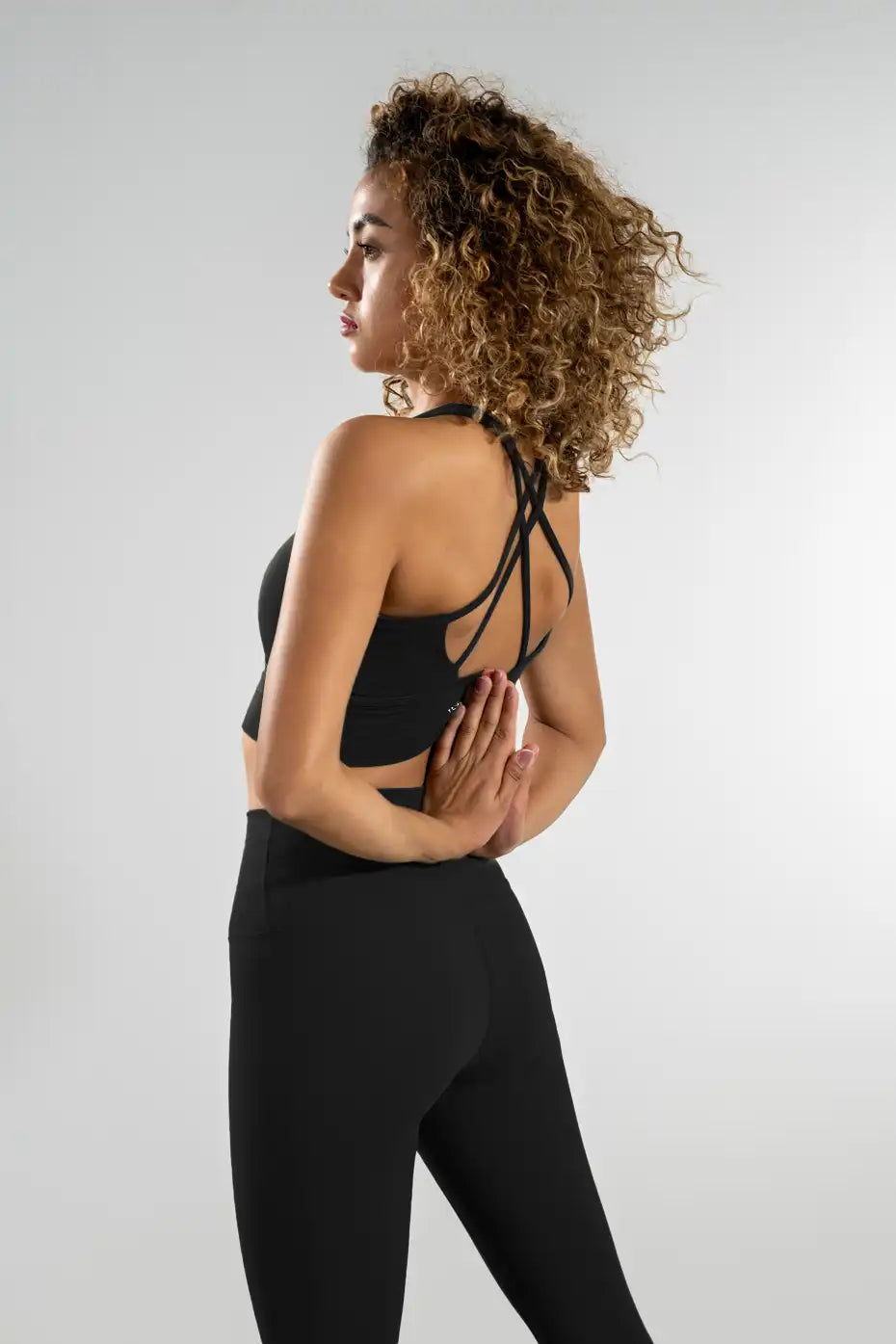 Conjunto Deportivo Negro Espalda Cruzada