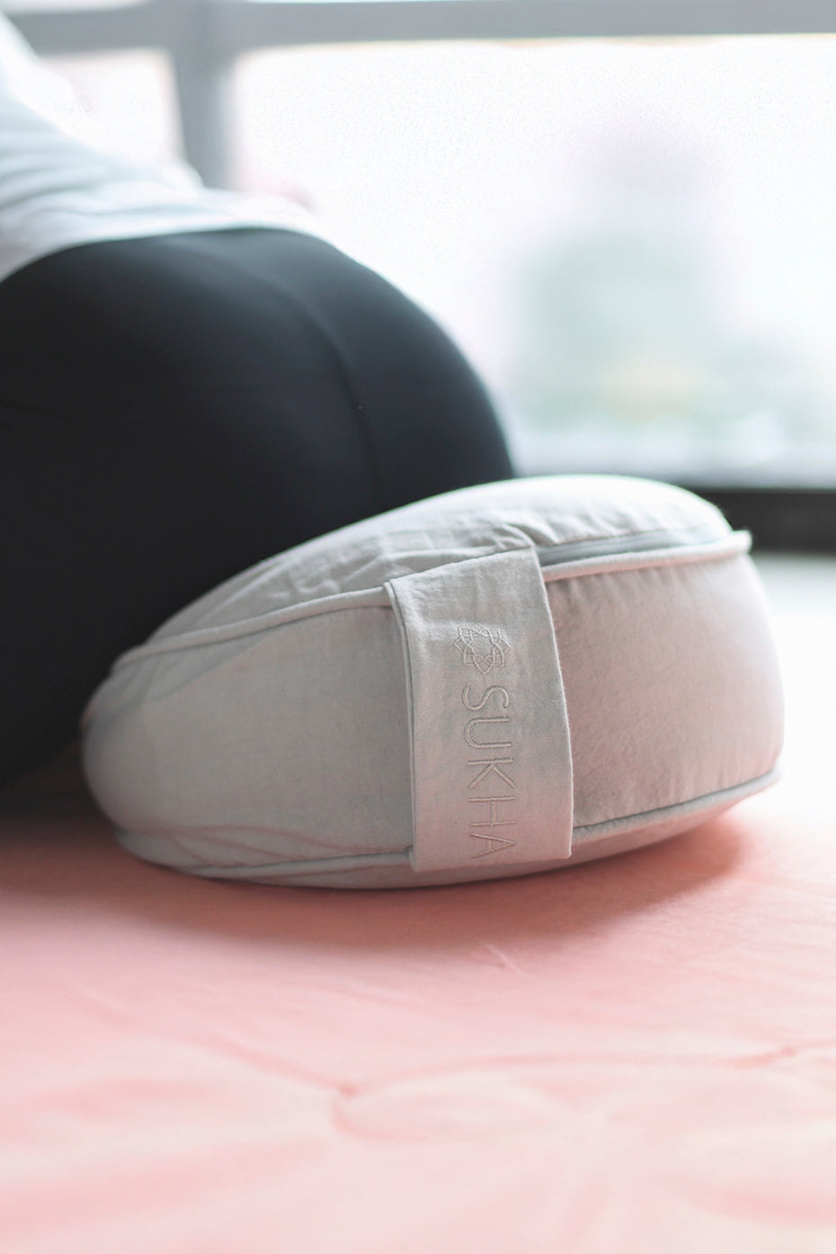 Zafu para Yoga Gris Perla Sukha